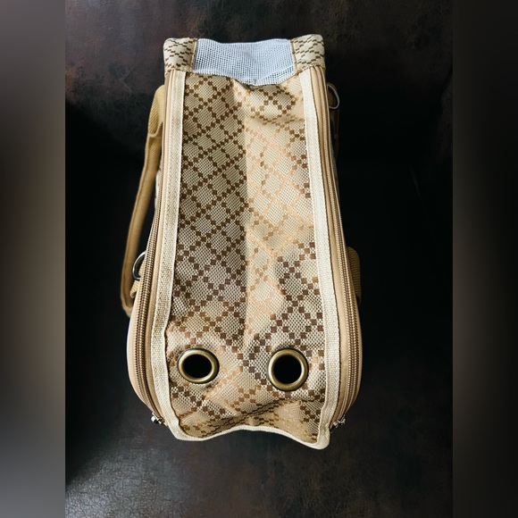 Pet Travel Carrier - for a small dog or cat. Tan/Beige diamond pattern design. - Picture 4 of 6